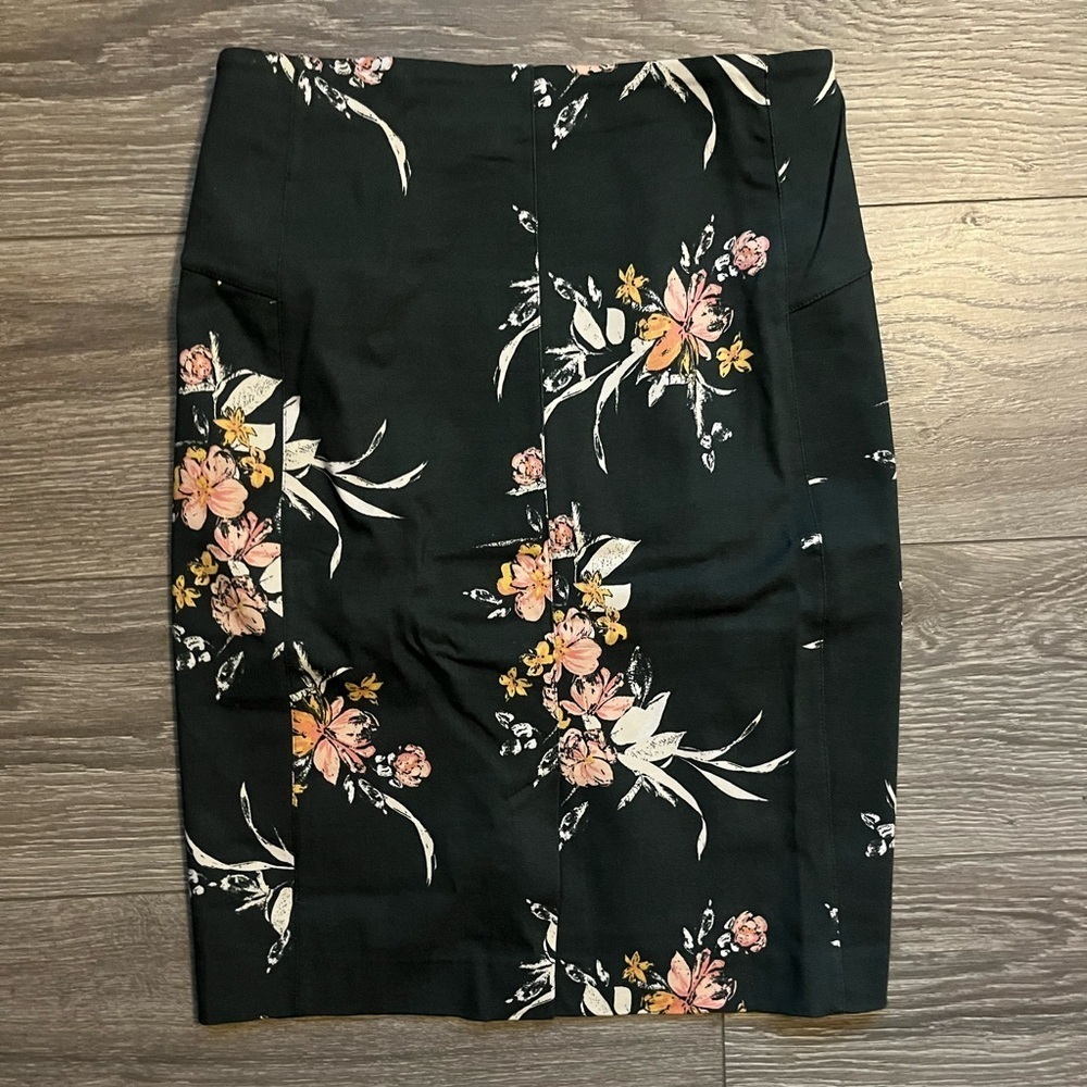 Lyssé Green Pink Floral Stretch Pull On Work Party Pencil Skirt Size S Career - Picture 2 of 9